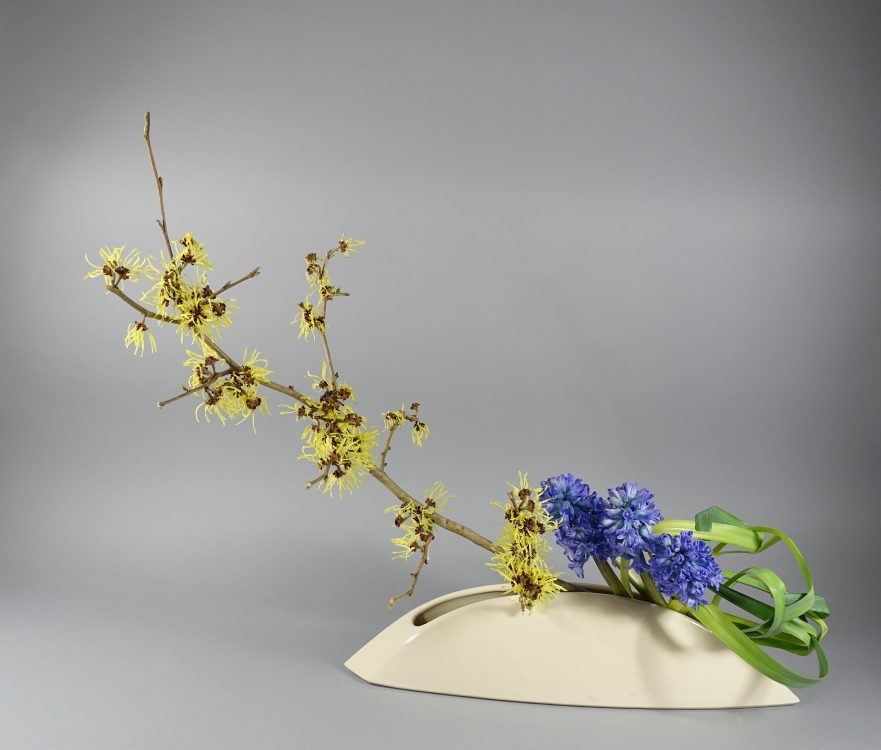 Ikebana, Sogetsu,  freies, kreatives Arrangement	(von Toshimi Hayashi-Matt)