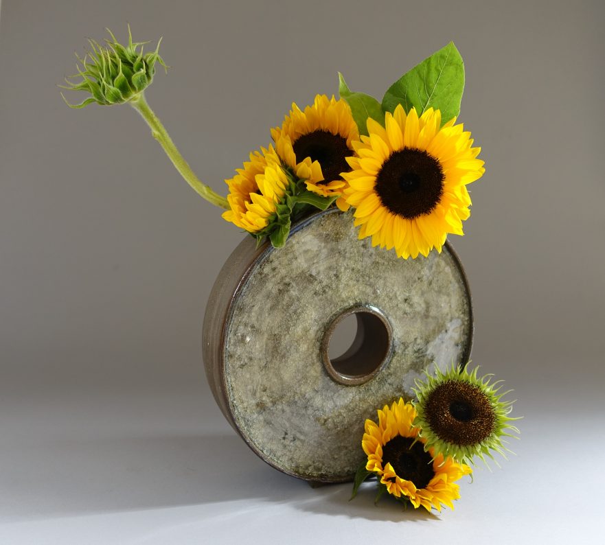 Ikebana, Sogetsu, Arrangements mit Symbolischem Gehalt, "Metamorphose von Sonnenblumen" (von Ayako Graefe)