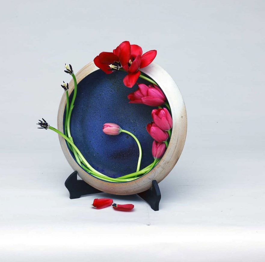 Ikebana, Sogetsu, Wabi Sabi, "Metamorphose von Tulpen" (von Ayako Graefe)