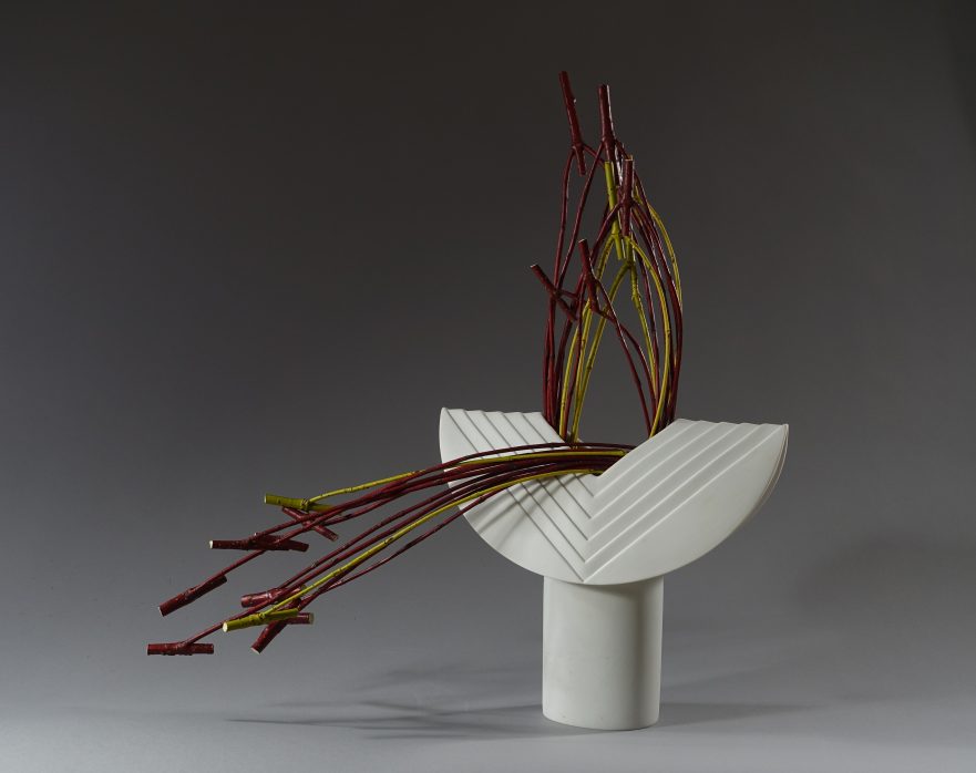 Ikebana, Sogetsu, abstrakte Werke, "mit Cornus" (von Ayako Graefe)