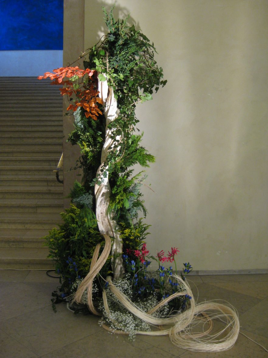 Ikebana, Sogetsu, Installationen, "Herbstlandschaft mit Wasserfall" (von Ayako Graefe)